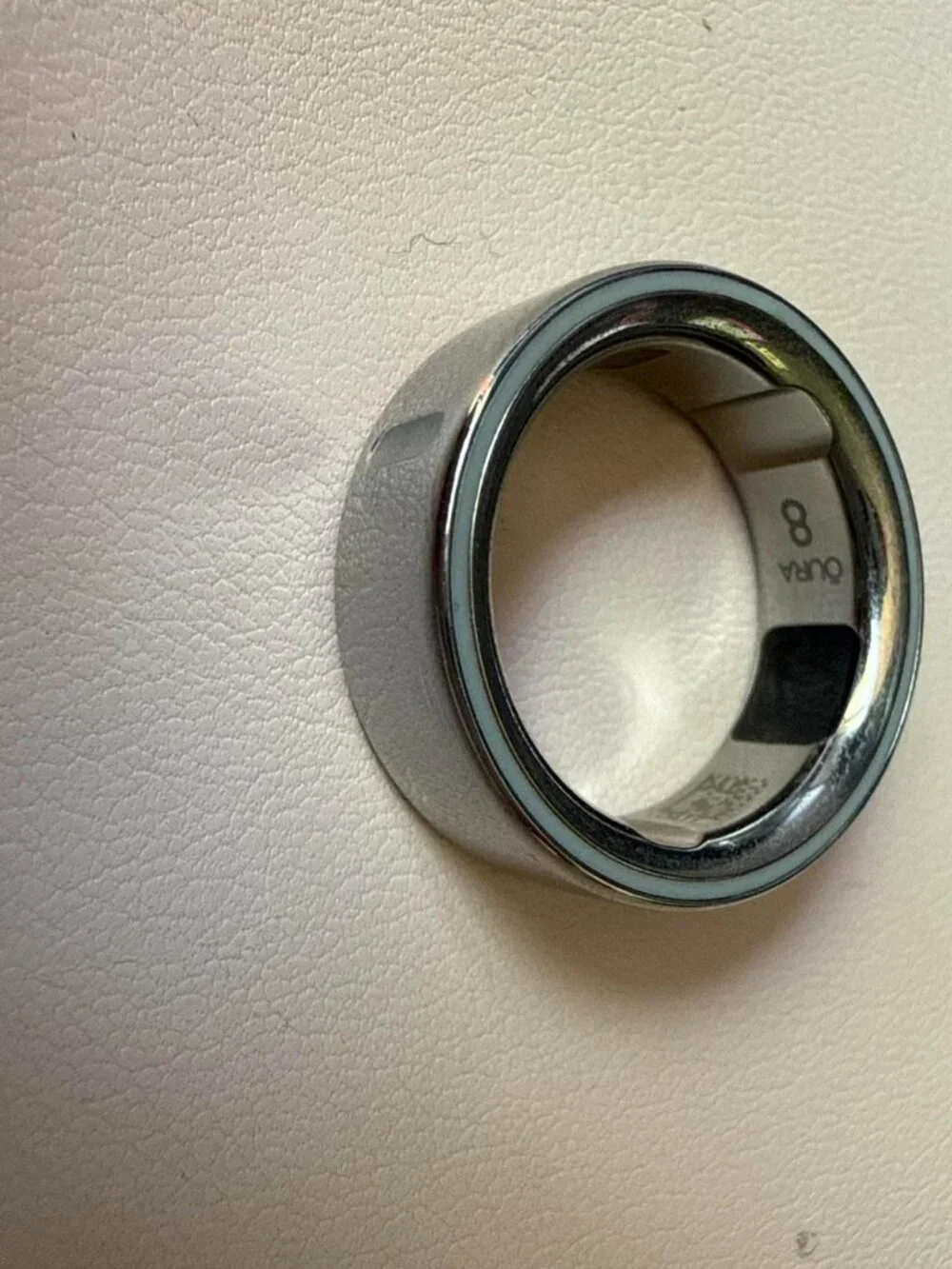 Oura ring 4, only had for a month! Size 8